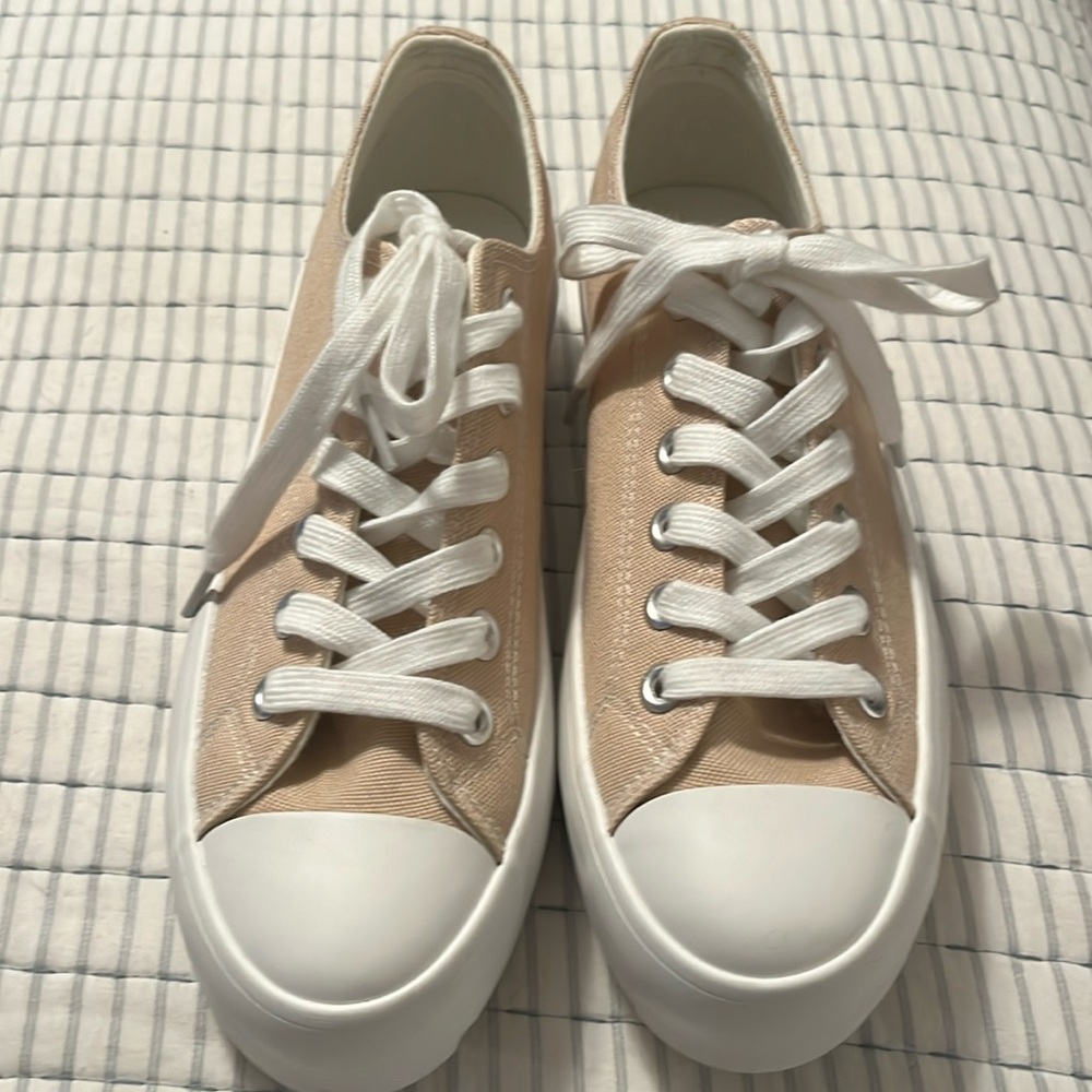 Sincerely Jules lug sole sneaker size 8